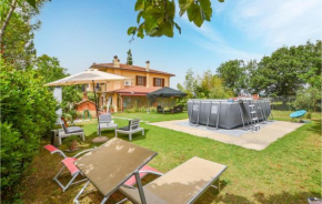 Beautiful apartment in Monte San Savino with Outdoor swimming pool, WiFi and 3 Bedrooms